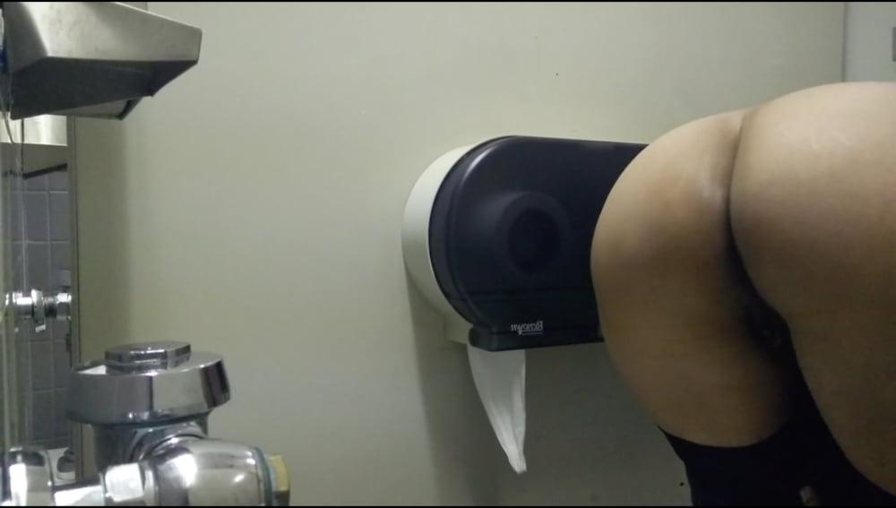 12P Toilet Spy - Big Brown Ass