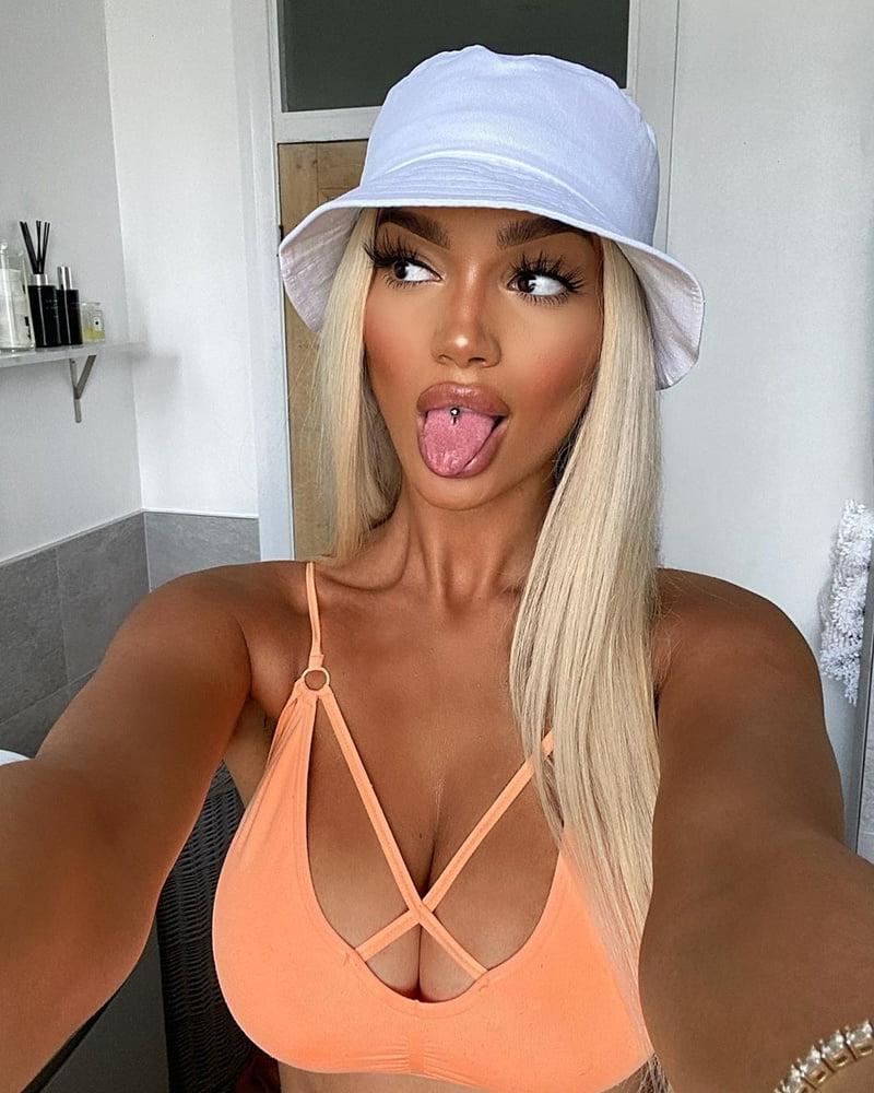 25P Gorgeous Ebony Big Ass Nice Tits &amp; DSL