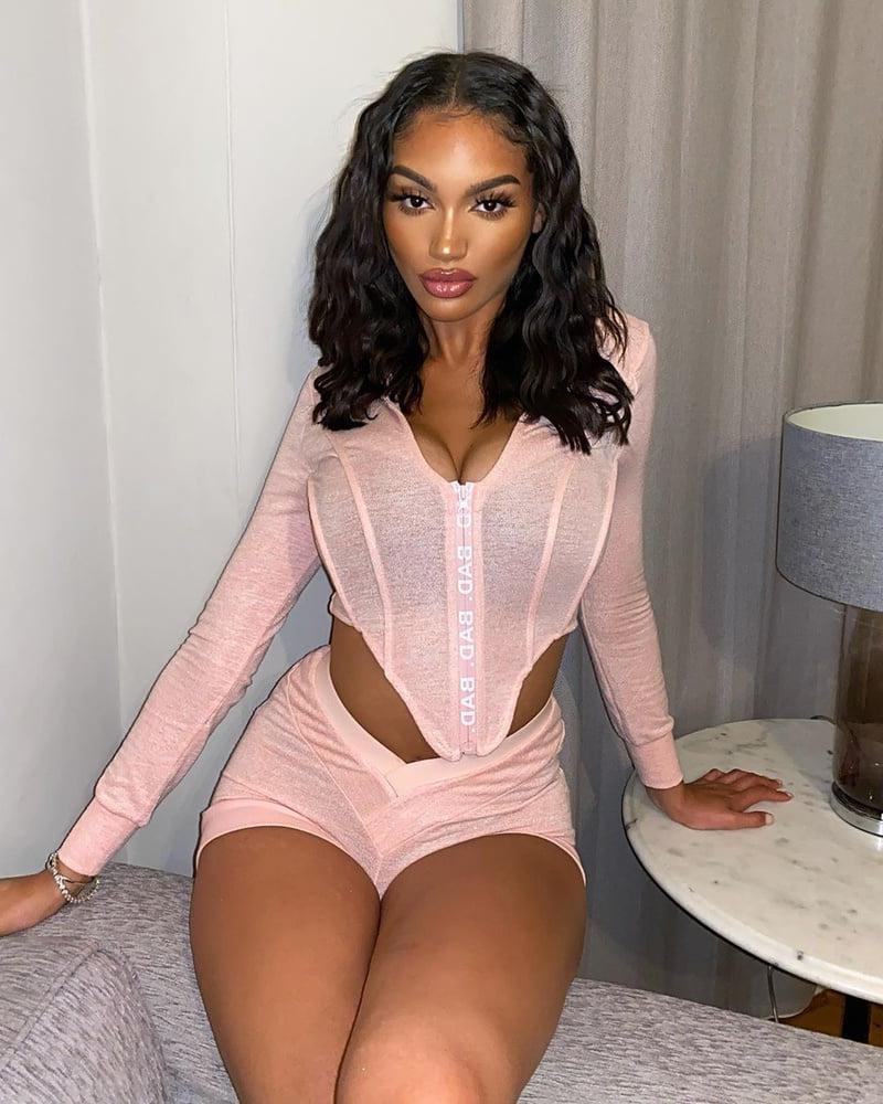 25P Gorgeous Ebony Big Ass Nice Tits &amp; DSL