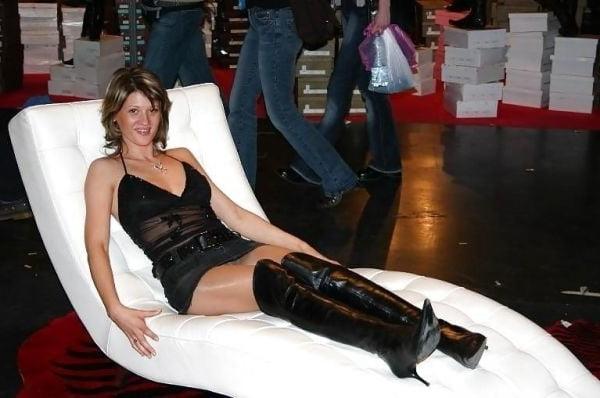 25P Hot woman in nice boots