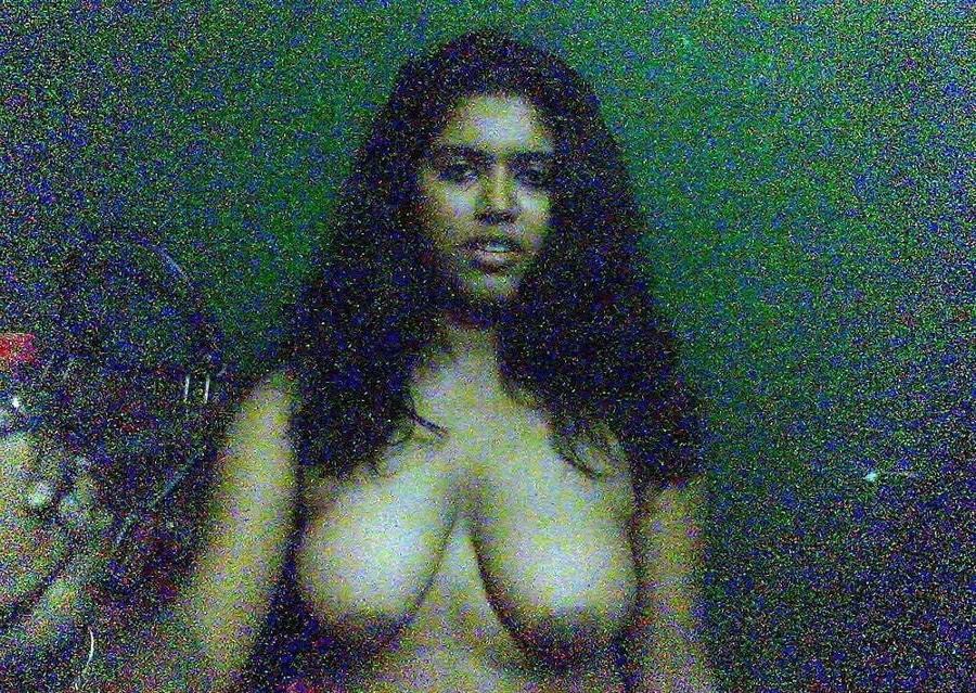 17P Indian wife showing her big boobs