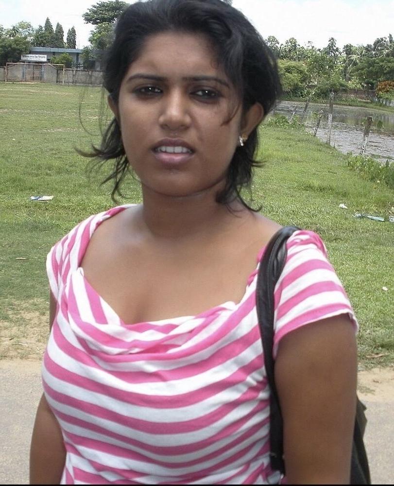 17P Indian wife showing her big boobs