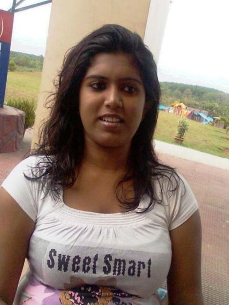 17P Indian wife showing her big boobs