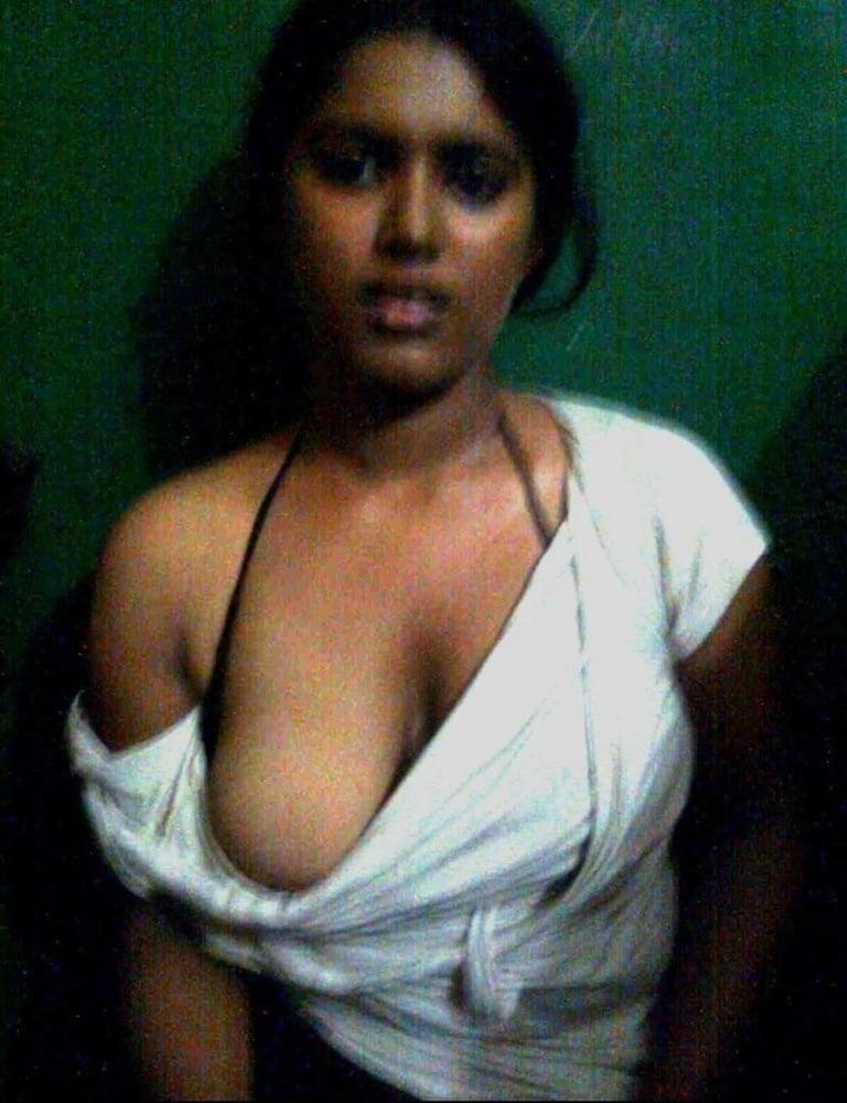 17P Indian wife showing her big boobs