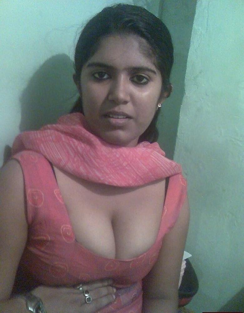 17P Indian wife showing her big boobs