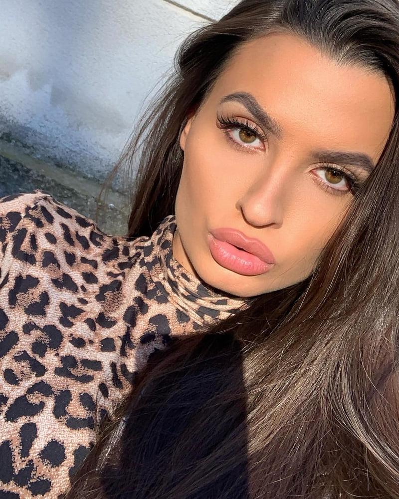 25P Serbian hot slut girl beautiful big ass Milica Micic