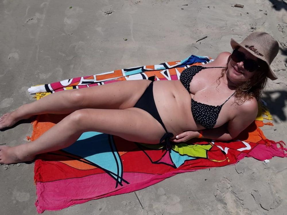 11P Beautiful wife showing her body