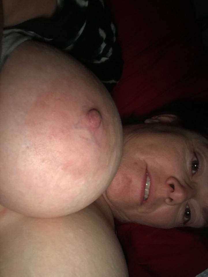 9P Big tits wife