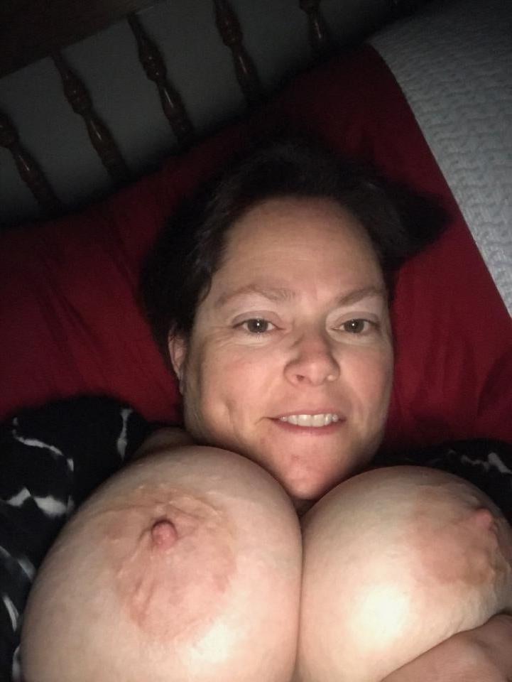 9P Big tits wife