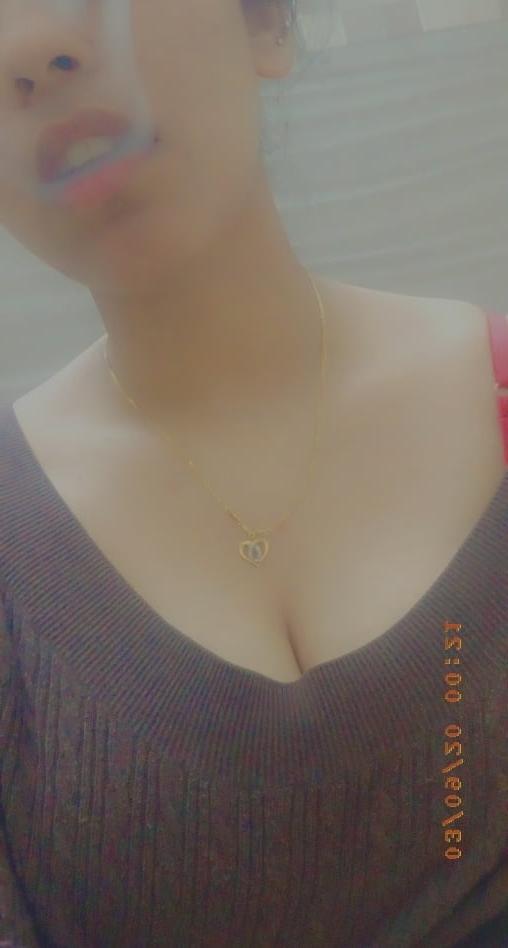 25P indian hot babe leaked pics online 2020