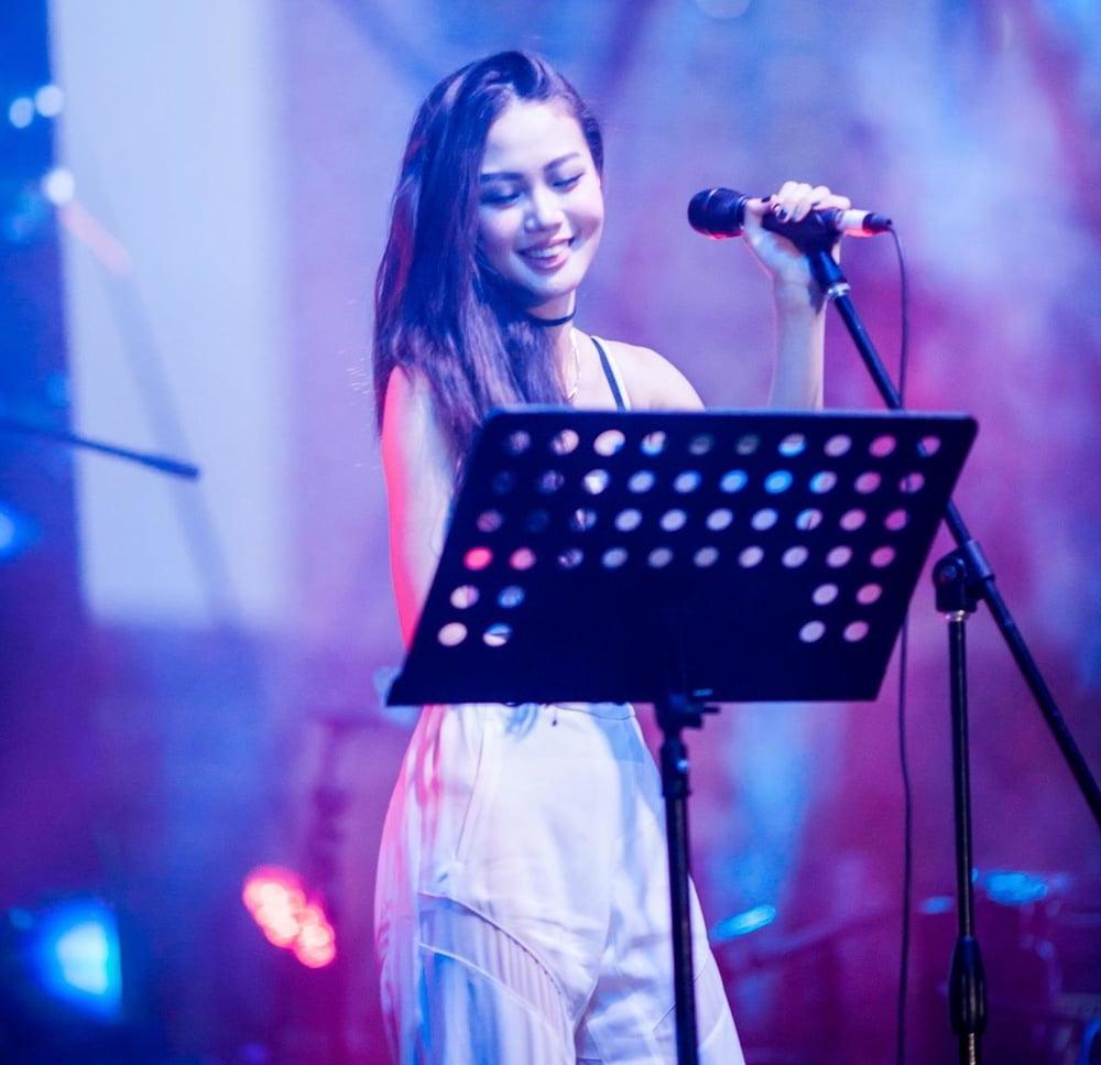 23P Malaysian singer Abbey