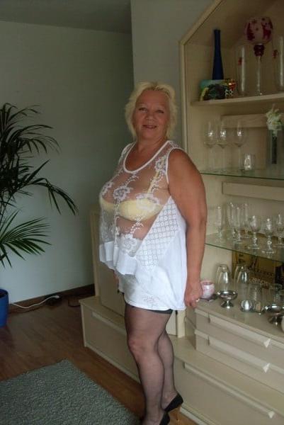 25P GERMAN GRANNY MARIA BIG BIG TITTS