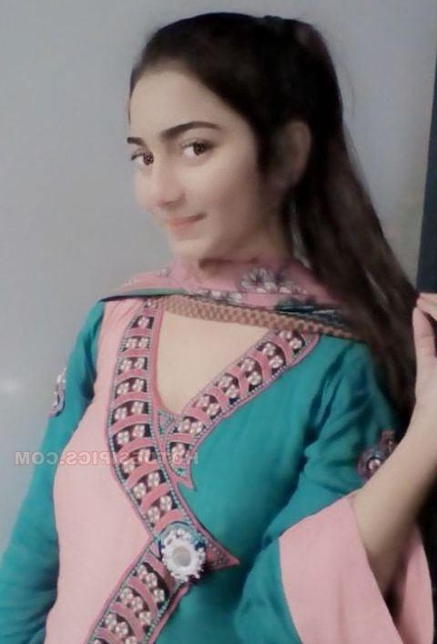14P indian muslim girl nude ass selfie