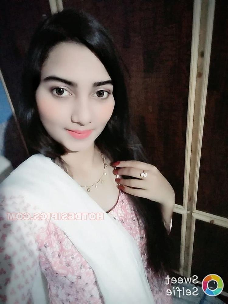 14P indian muslim girl nude ass selfie