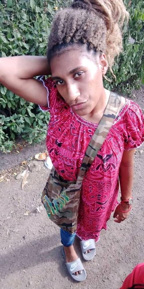 19P Brave slim teen showing it all