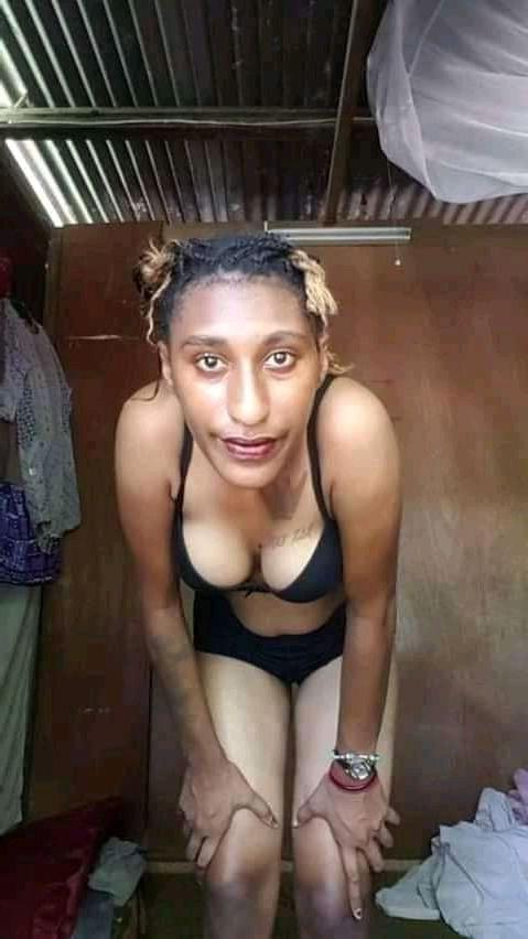 19P Brave slim teen showing it all