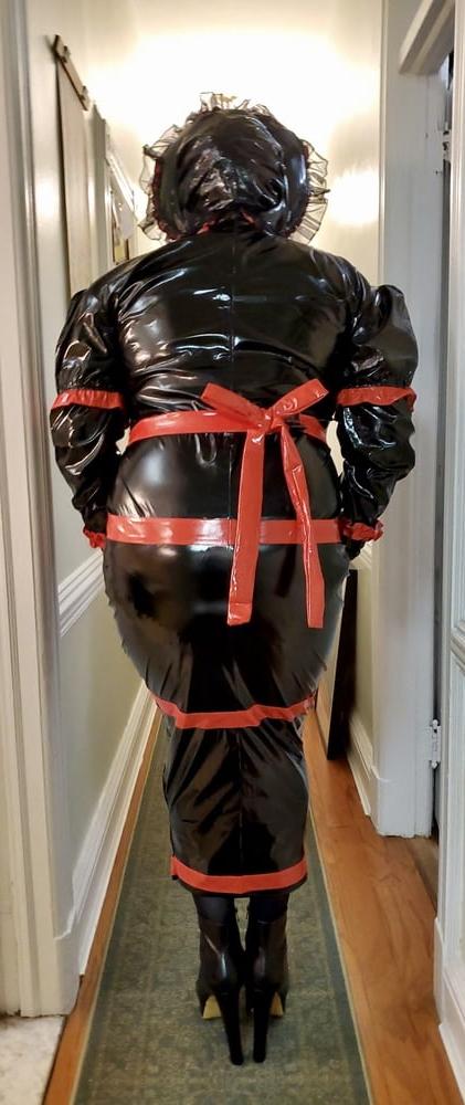 22P Red Hobble Maid