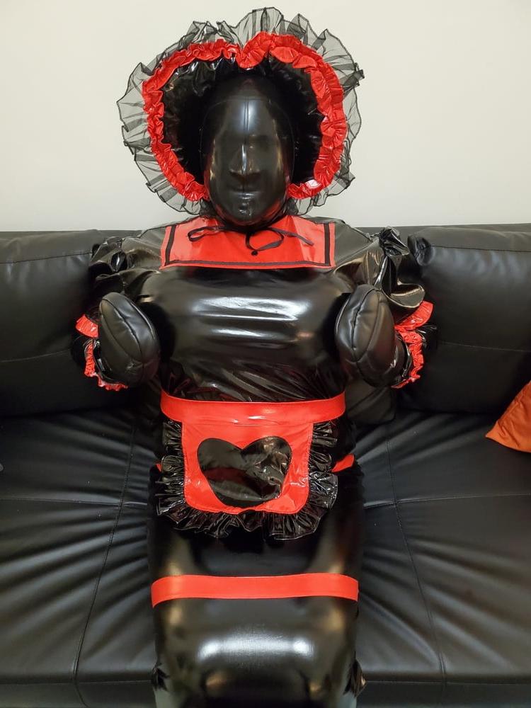 22P Red Hobble Maid