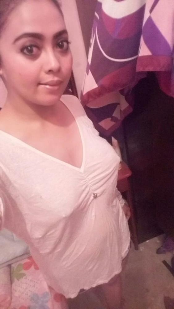 25P Indian muslim girl showing her pierced