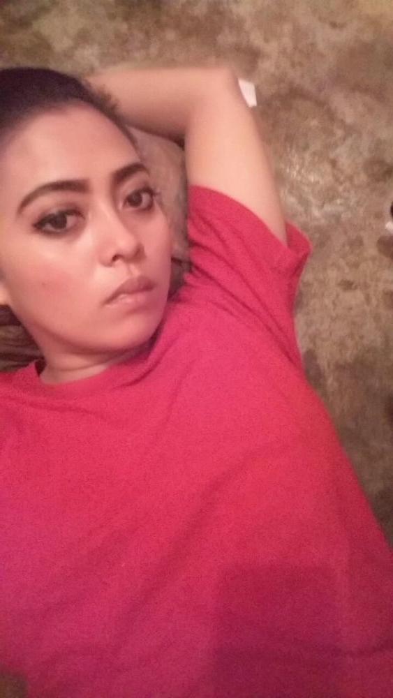 25P Indian muslim girl showing her pierced