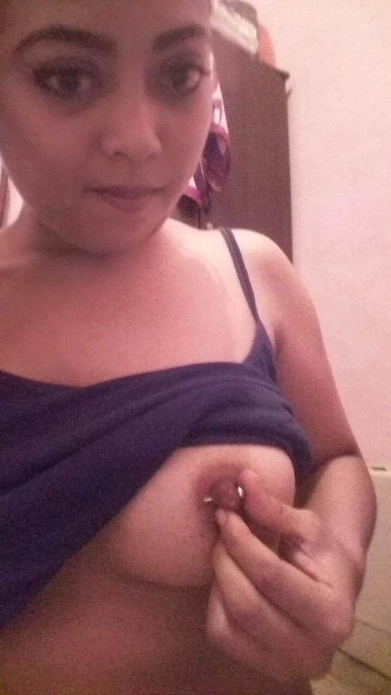 25P Indian muslim girl showing her pierced