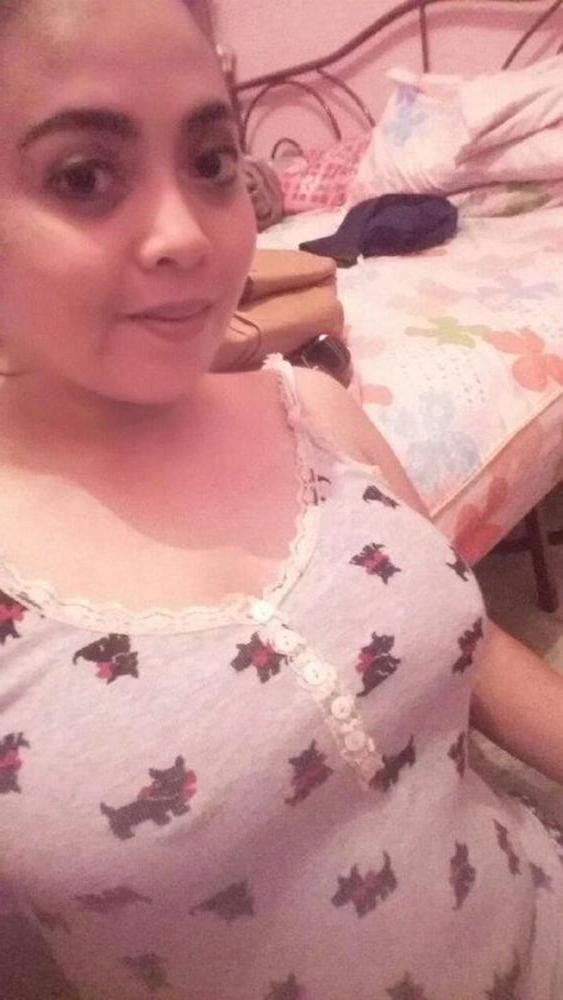 25P Indian muslim girl showing her pierced