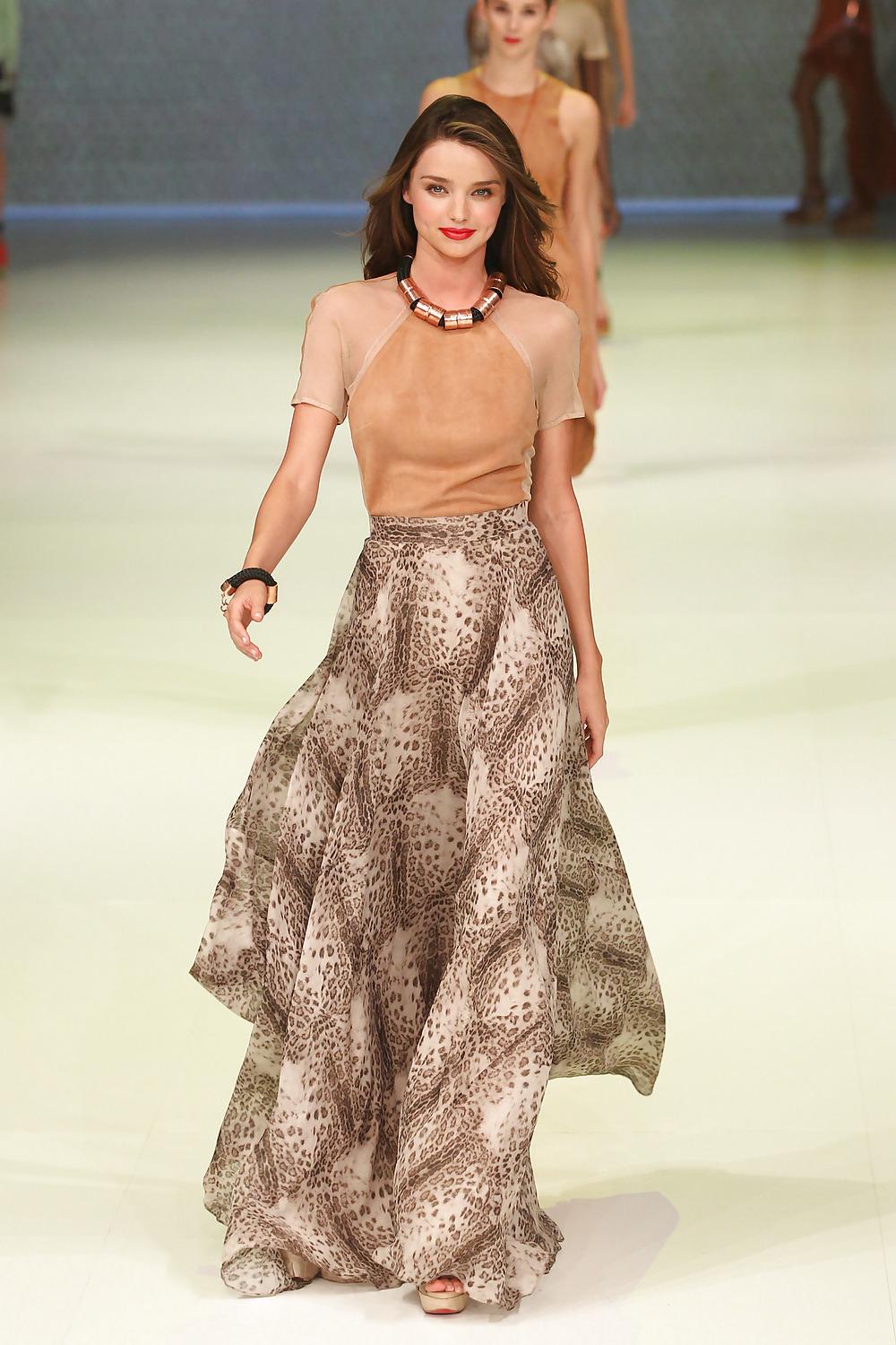 25P Miranda Kerr Back on The Runway with Her New Boobs
