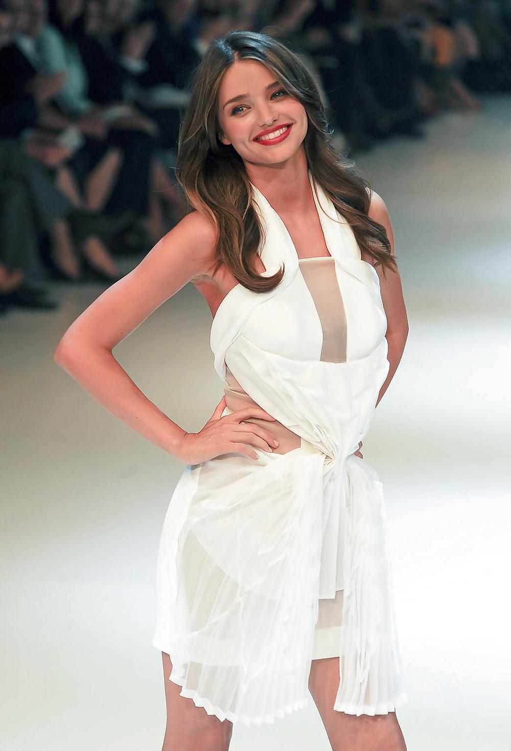 25P Miranda Kerr Back on The Runway with Her New Boobs