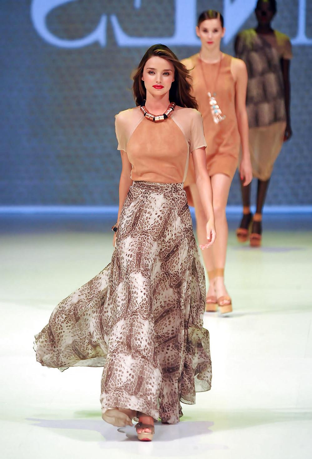 25P Miranda Kerr Back on The Runway with Her New Boobs