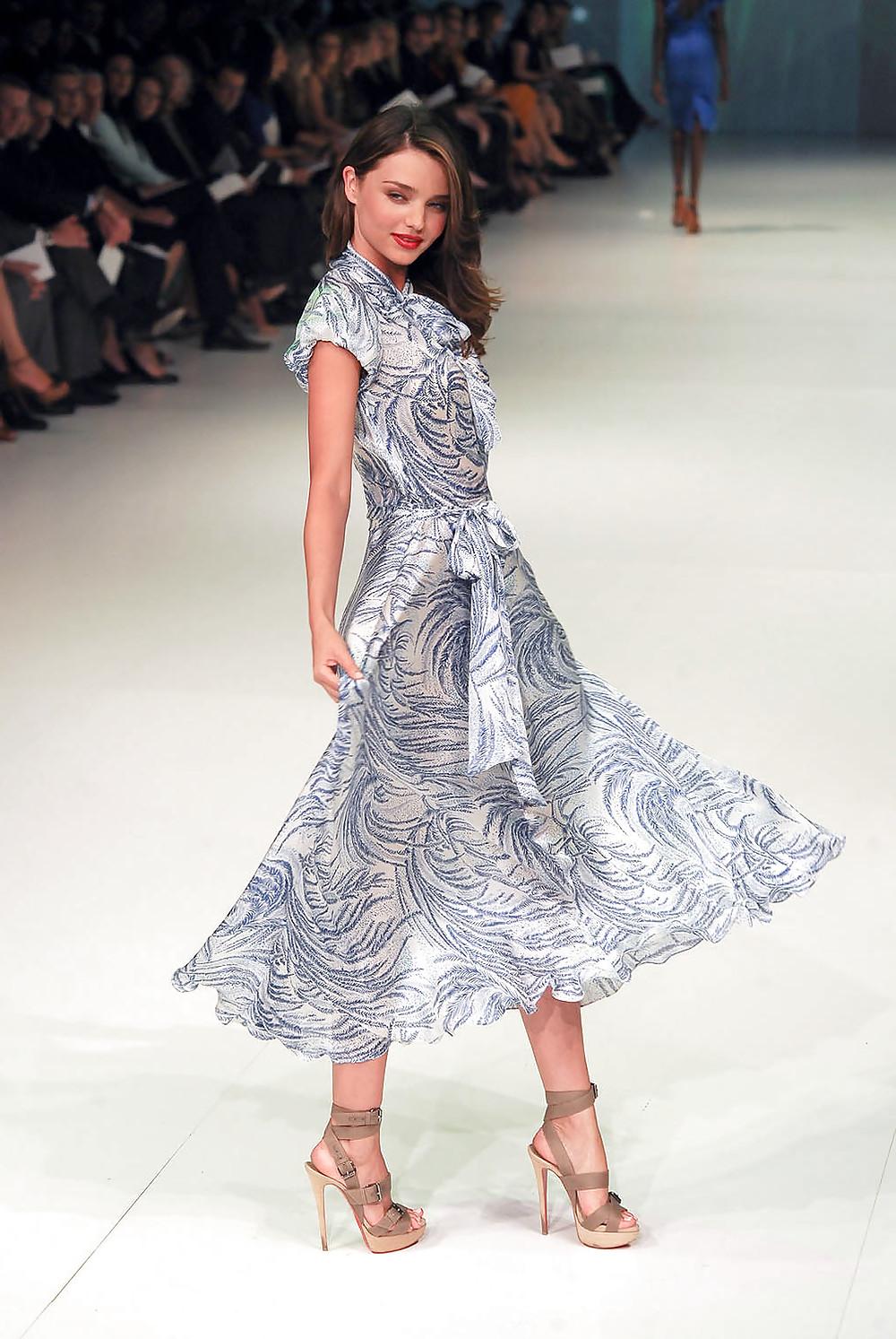 25P Miranda Kerr Back on The Runway with Her New Boobs
