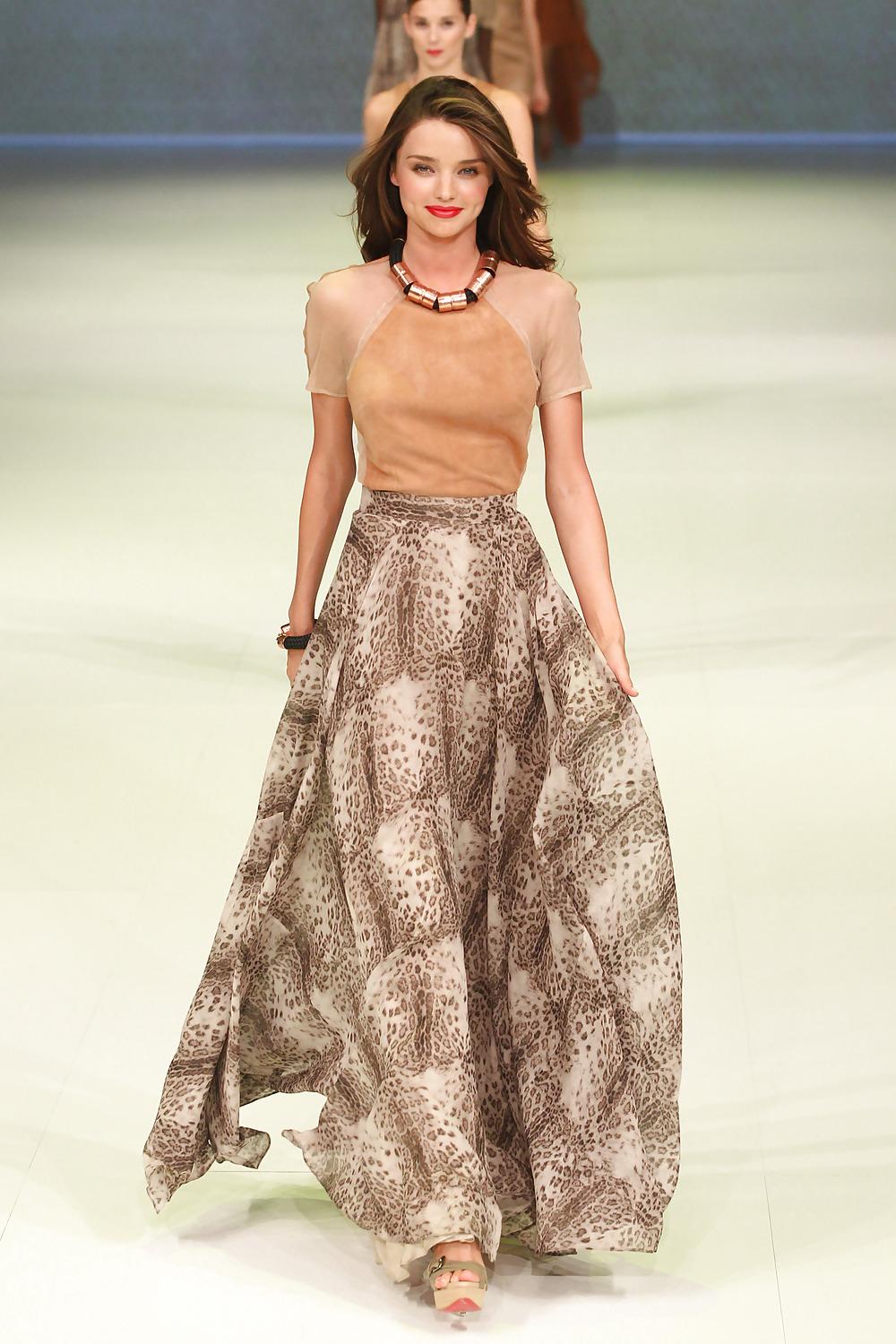 25P Miranda Kerr Back on The Runway with Her New Boobs