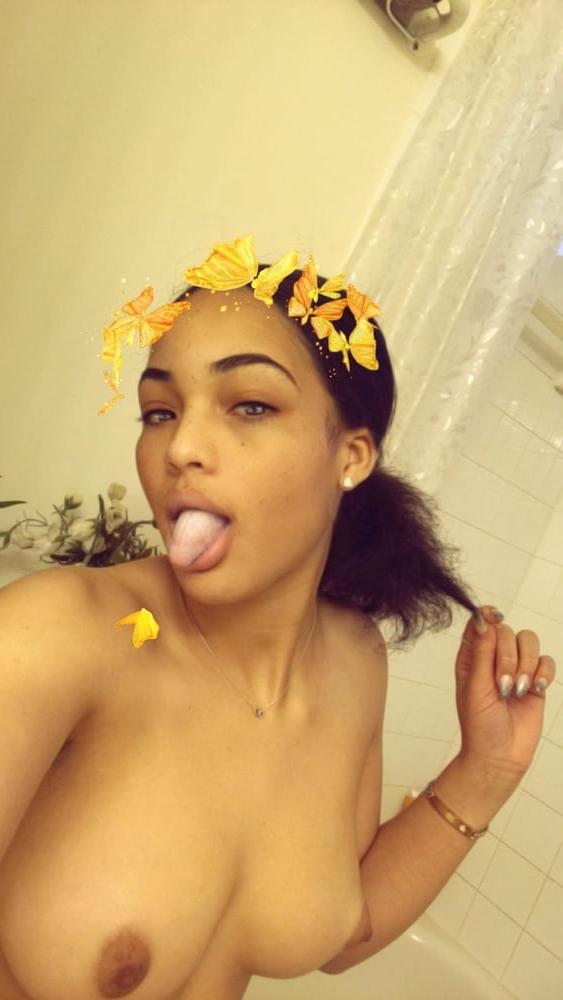 25P Ebony Teen Selfies