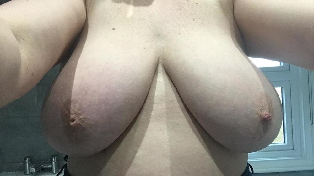 11P Amature wife boobs