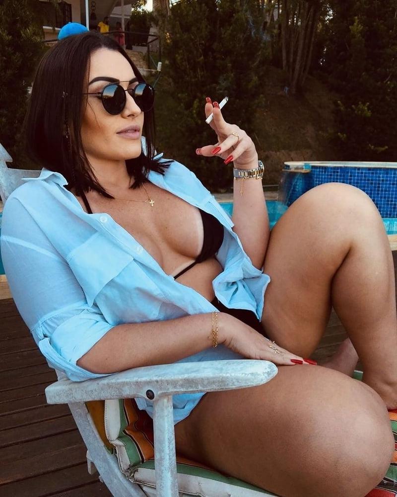 25P Smoking Is Just Plain Sexy!