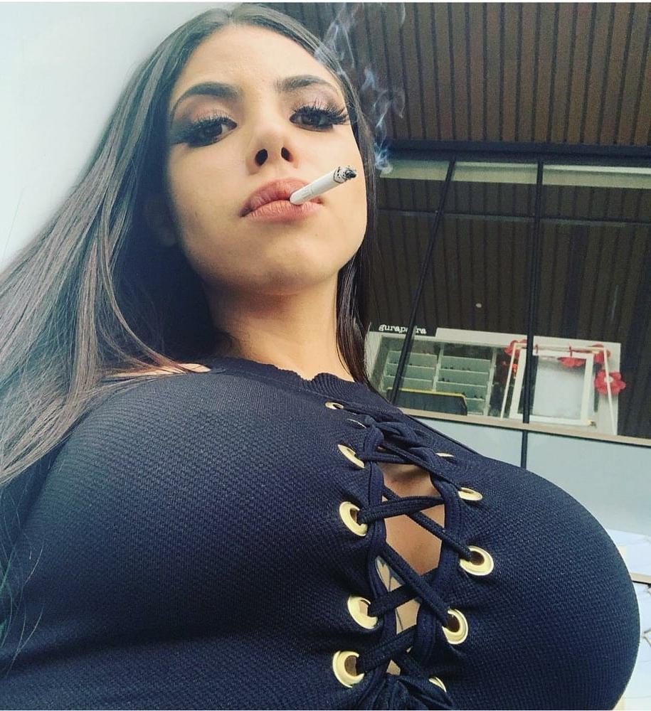 25P Smoking Is Just Plain Sexy!