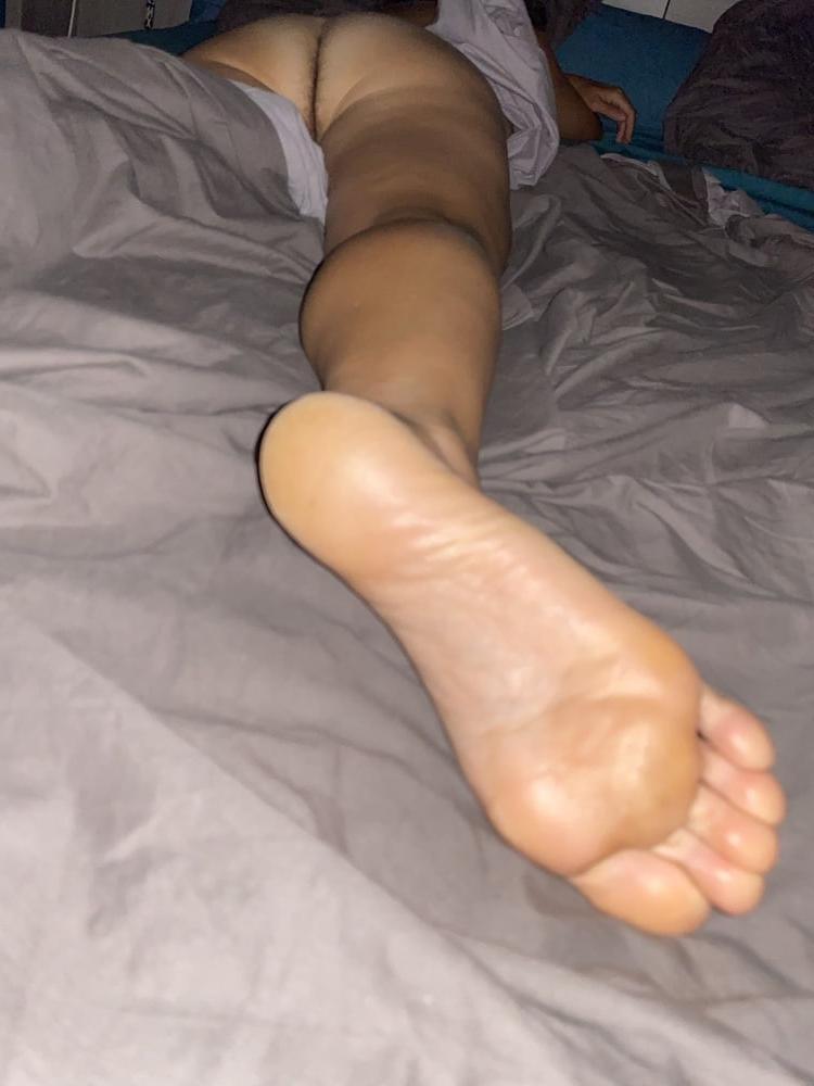 7P my wife ass and feet