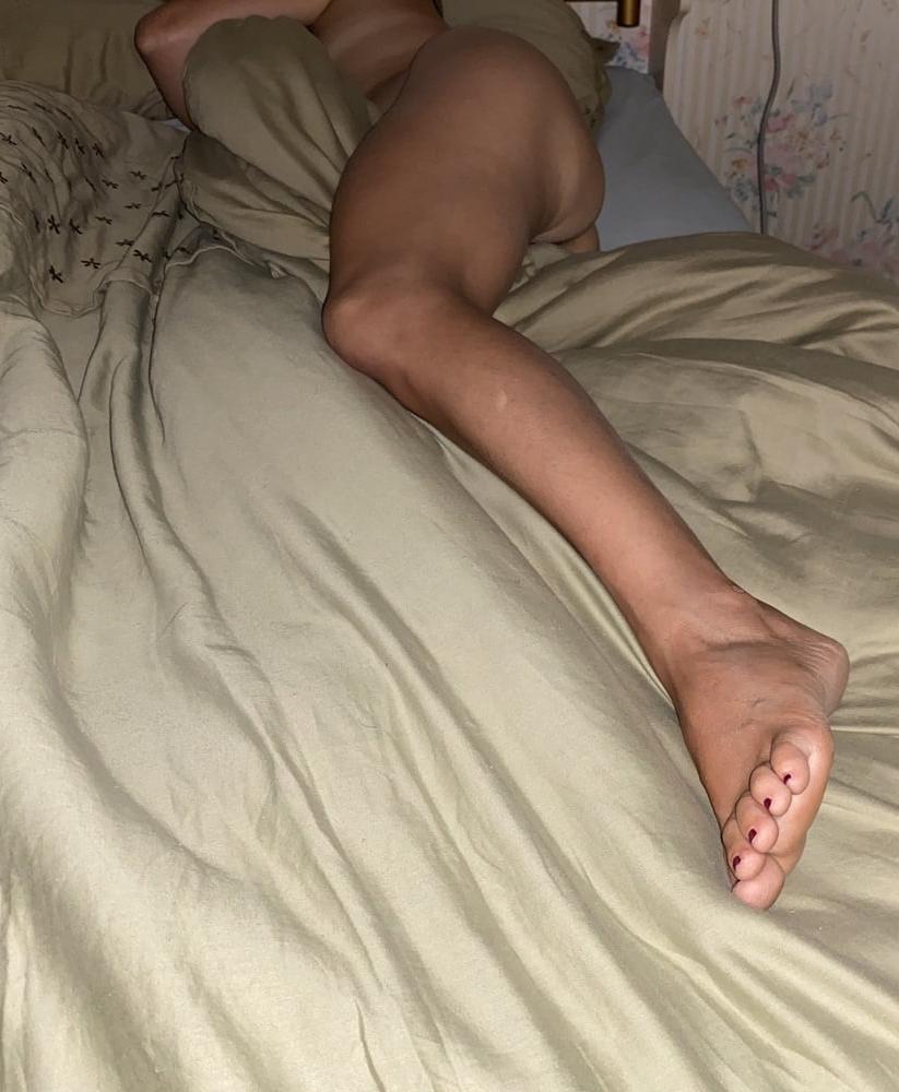 7P my wife ass and feet