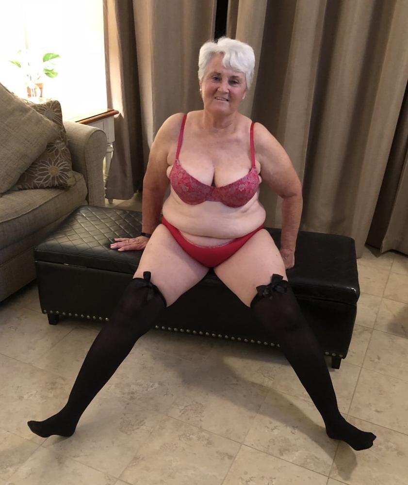 23P My sexy hot wife posing for a man we met in a bar