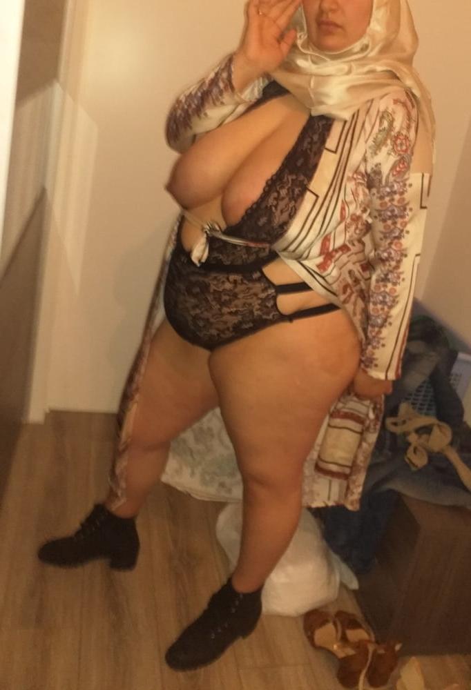 9P Hot 24 yo big ass Moroccan slut wife