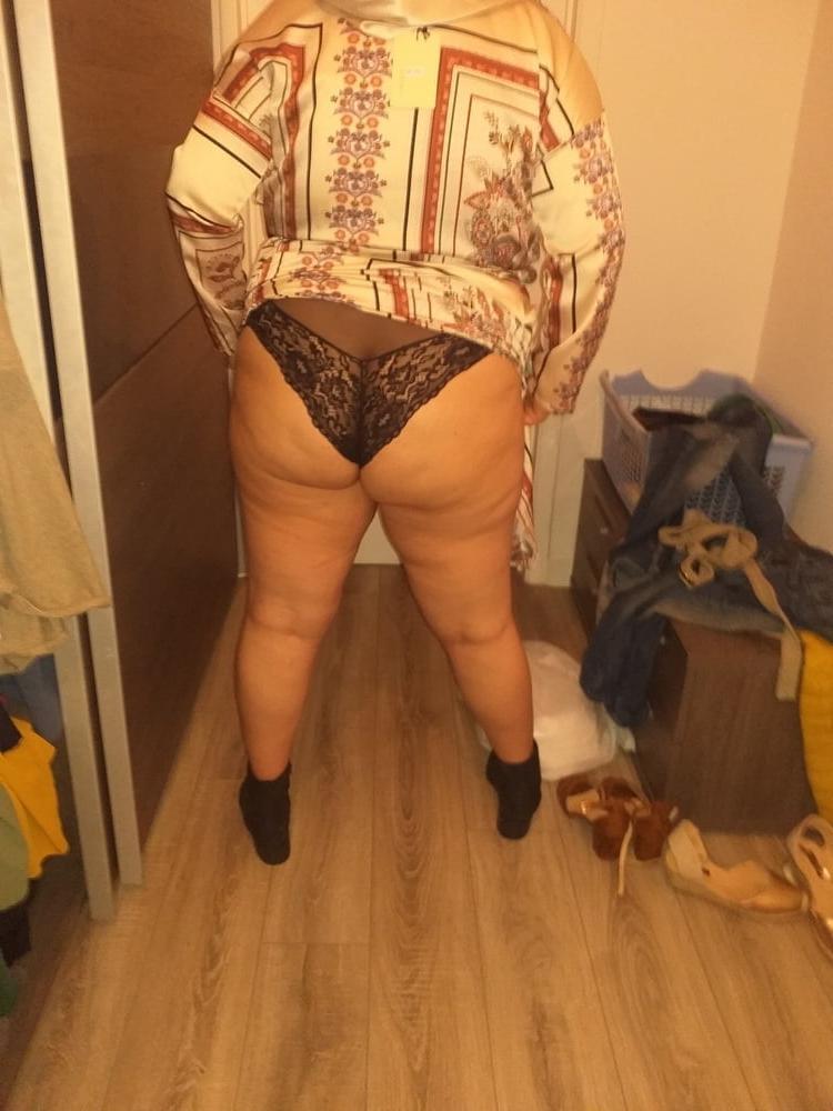 9P Hot 24 yo big ass Moroccan slut wife