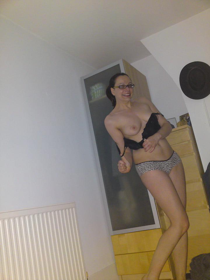 25P Horny British Wife