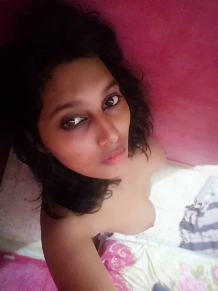 25P indian girl lockdown selfie 2