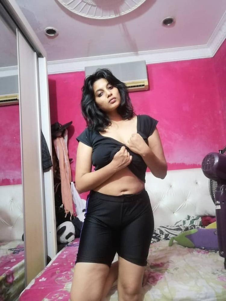 25P indian girl lockdown selfie 2
