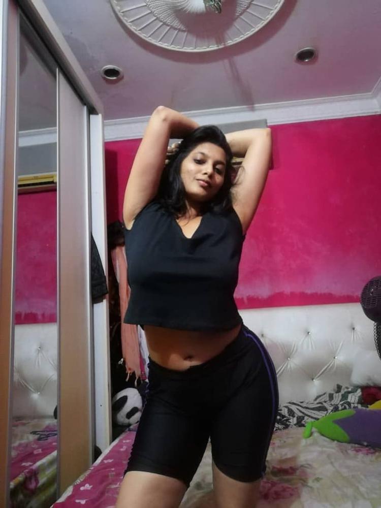 25P indian girl lockdown selfie 2