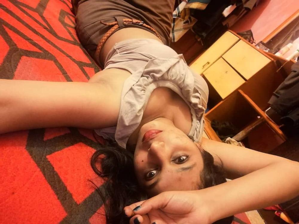 25P indian girl lockdown selfie 2