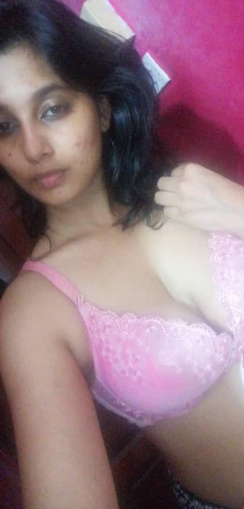 25P indian girl lockdown selfie 2