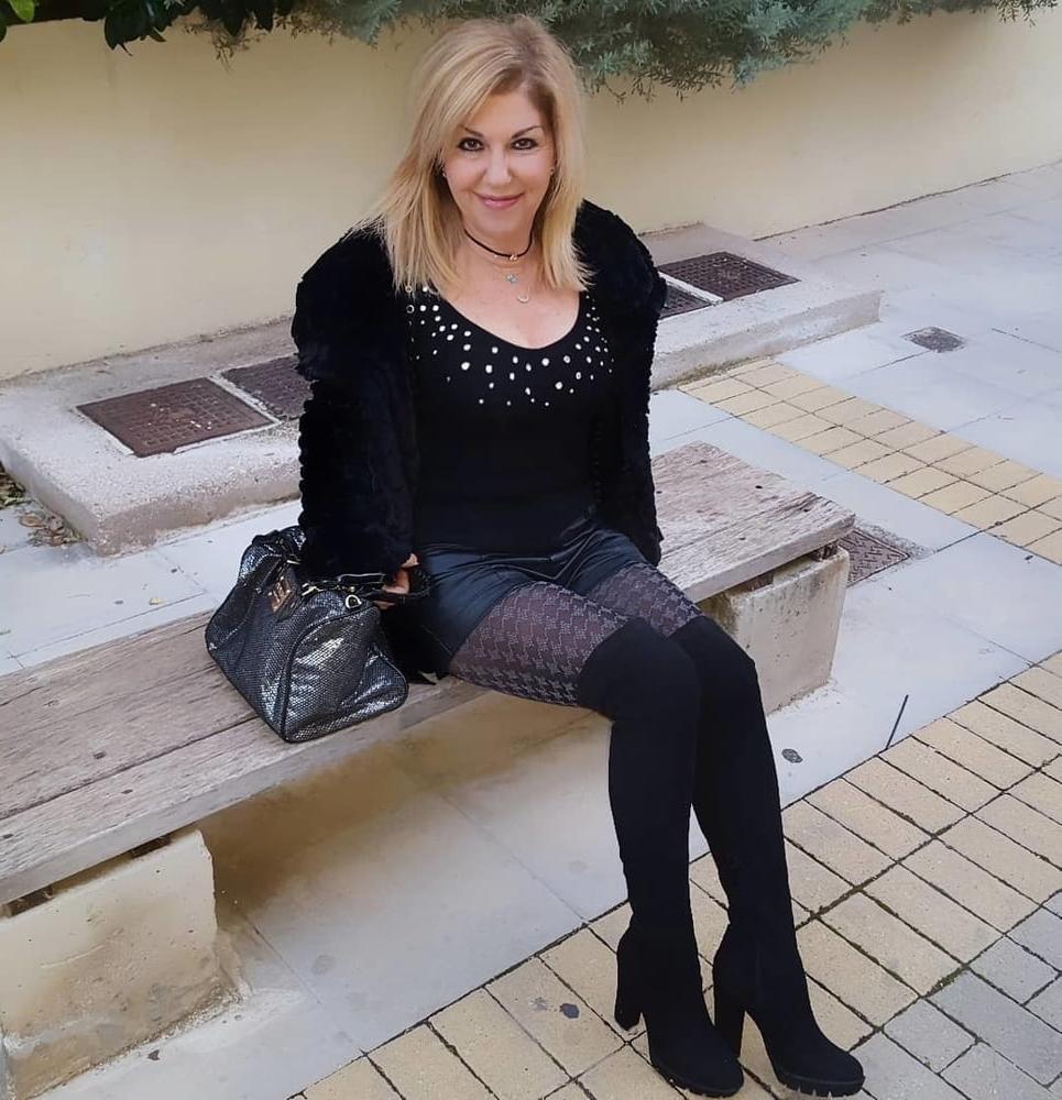 25P women in boots - mix 6
