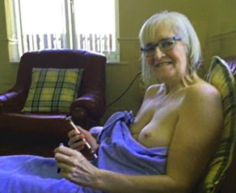 25P Grannys mobile phone pics
