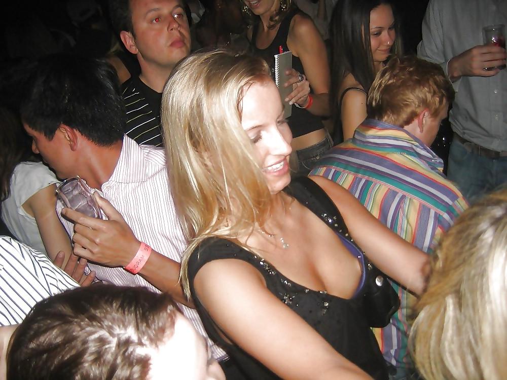 25P Big Boobs Girl Flashing 2