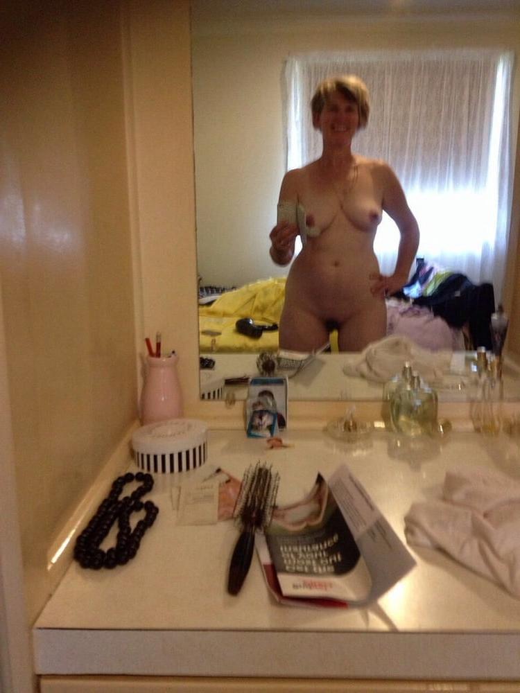 25P Horny Wife Showing some Love to the Internet